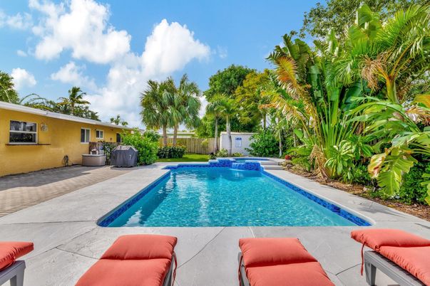 Exterior, Pool