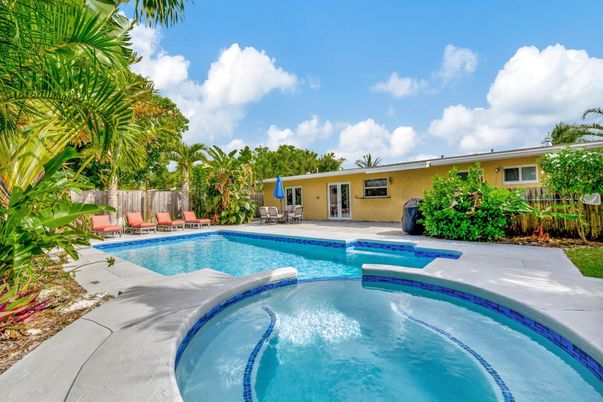 Exterior, Pool