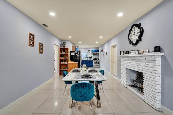 Fireplace, Interior, Recessed Lighting