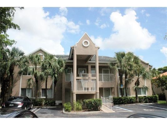 Exterior, Facade, Condo Building