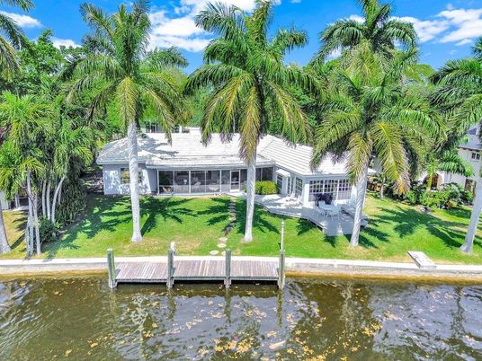 Exterior, Lake
