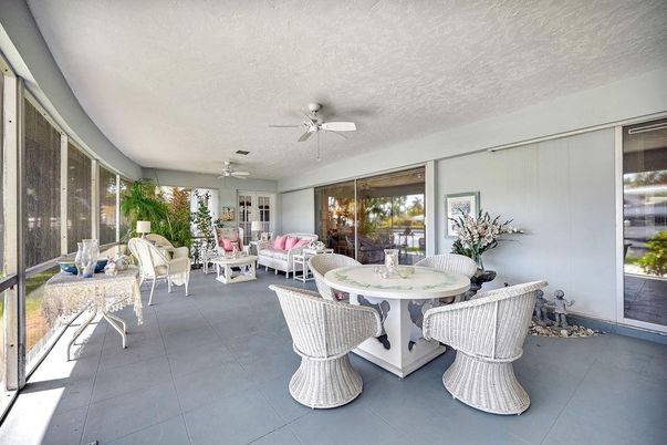 Dining room, Interior