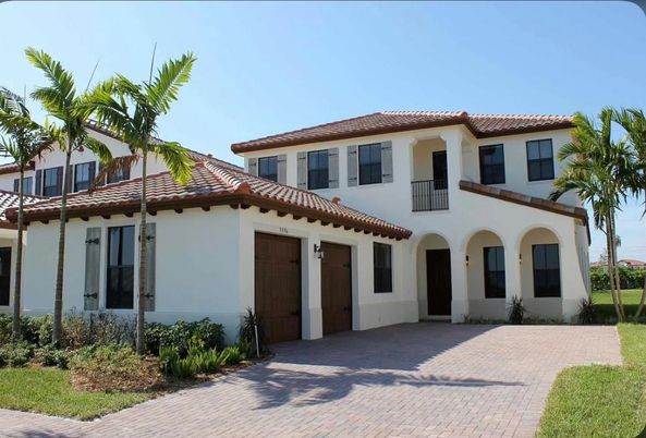 Exterior, Facade, Mediterranean
