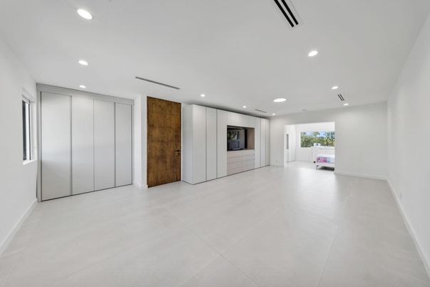 Empty room, Interior, Recessed Lighting