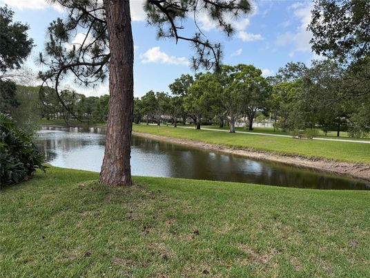 Exterior, Lake