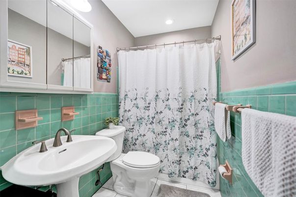 Bathroom, Interior, Recessed Lighting