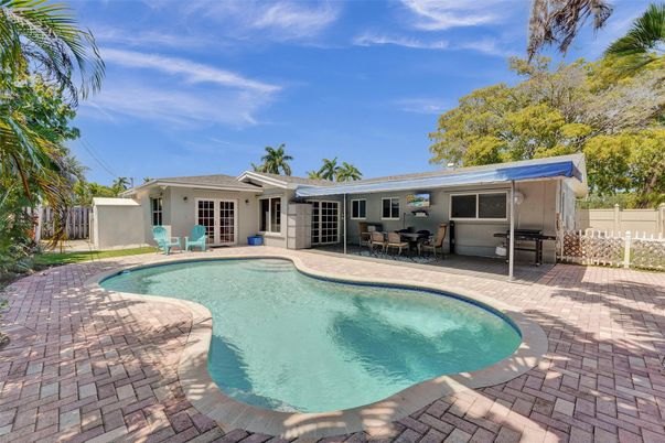 Exterior, Pool