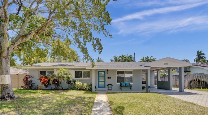 Backyard, Exterior, Facade, Ranch