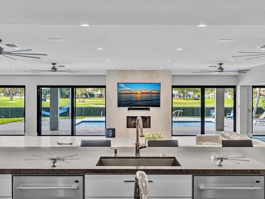 Fireplace, Interior, Kitchen, Recessed Lighting