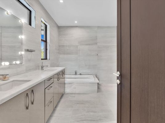 Bathroom, Dual Sink Vanities, Interior, Recessed Lighting