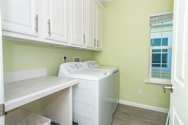 Interior, Washer, Wood Texture Flooring