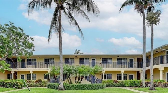 Backyard, Exterior, Facade, Condo Building