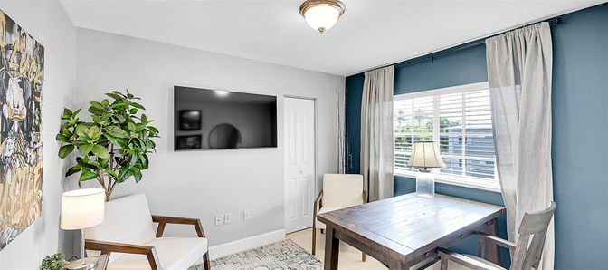 Home Office, Interior