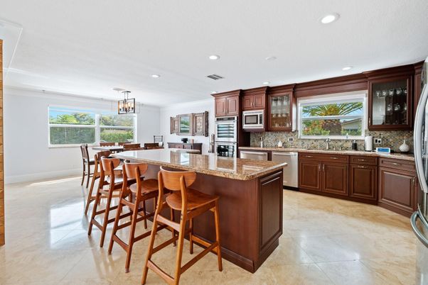 Dining room, Interior, Kitchen, Pendant Lights, Recessed Lighting, Stainless Steel Appliances