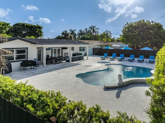 Exterior, Pool