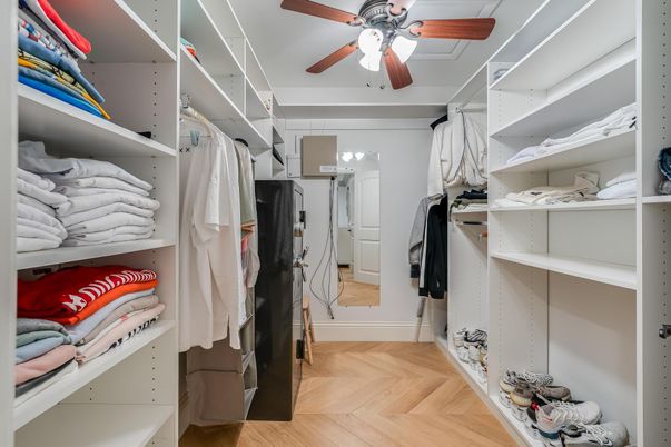 Interior, Walk-in Closets, Wood Texture Flooring