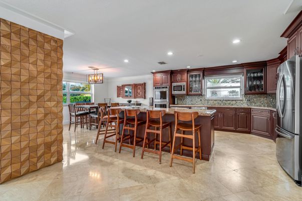 Chandelier, Dining room, Interior, Kitchen, Pendant Lights, Recessed Lighting, Stainless Steel Appliances