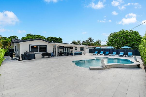 Exterior, Pool