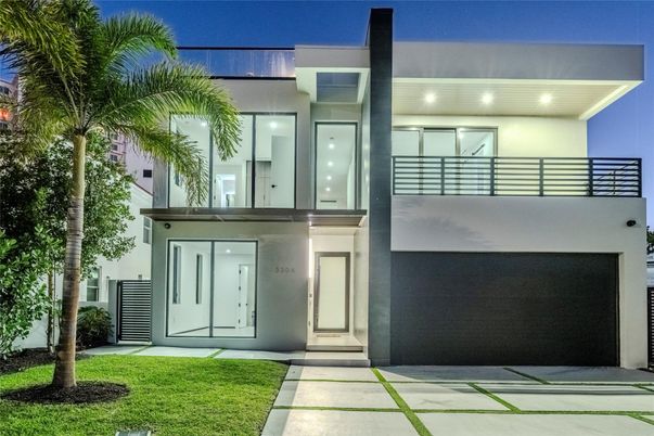 Attached, Exterior, Facade, Modern