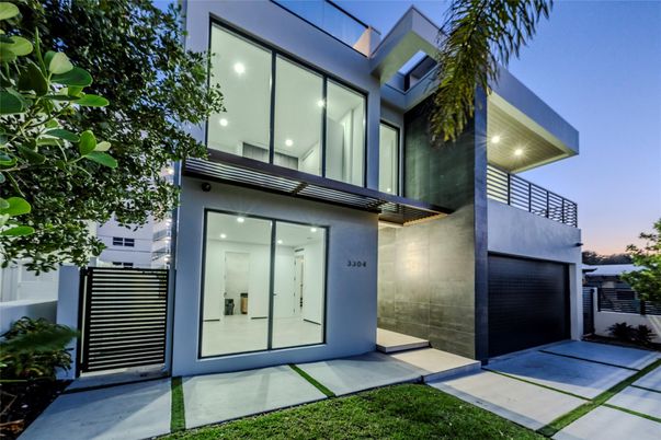 Attached, Exterior, Facade, Modern