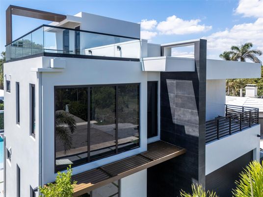 Exterior, Facade, Modern
