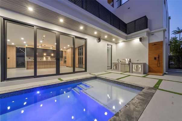 Exterior, Pool
