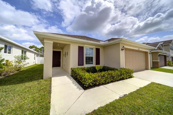 Attached, Exterior, Facade, Ranch