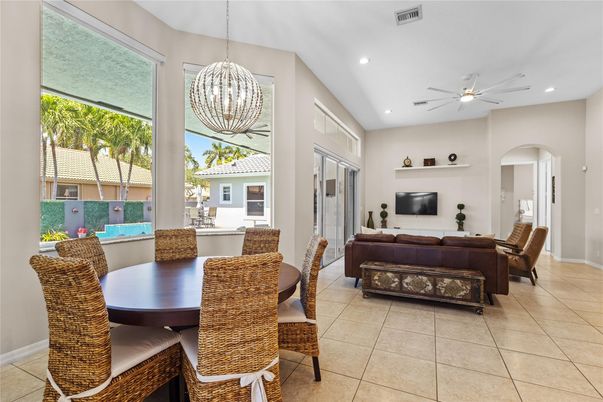 Dining room, Interior, Living room, Pendant Lights, Recessed Lighting