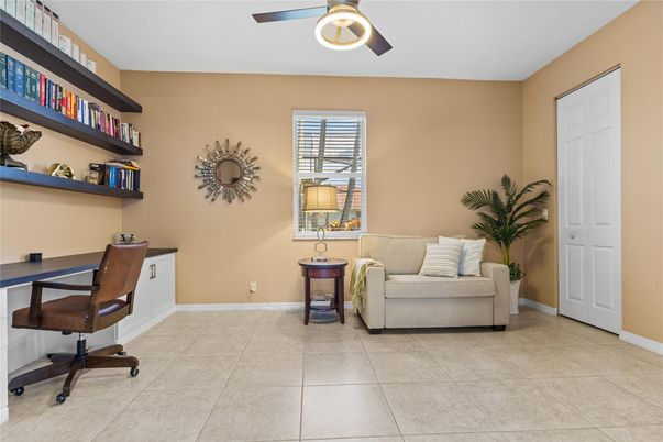 Home Office, Interior
