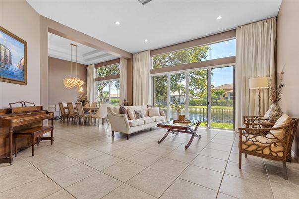 Chandelier, Dining room, Interior, Living room, Piano, Recessed Lighting
