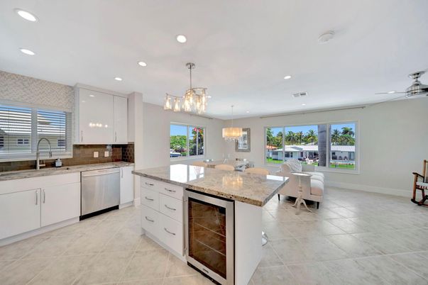 Dining room, Interior, Kitchen, Pendant Lights, Recessed Lighting, Stainless Steel Appliances