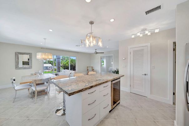 Dining room, Interior, Pendant Lights, Recessed Lighting