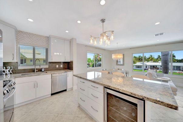 Dining room, Interior, Kitchen, Pendant Lights, Recessed Lighting, Stainless Steel Appliances
