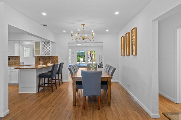 Chandelier, Dining room, Interior, Recessed Lighting, Wood Texture Flooring
