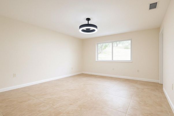 Empty room, Interior, Pendant Lights