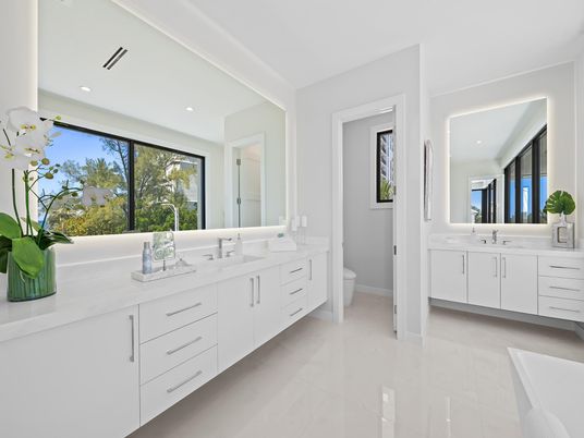 Bathroom, Dual Sink Vanities, Interior, Recessed Lighting