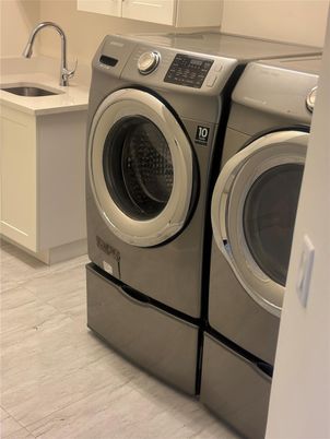 Interior, Washer, Wood Texture Flooring