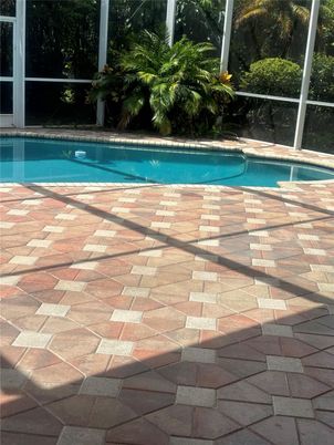 Interior, Pool, Sun Room
