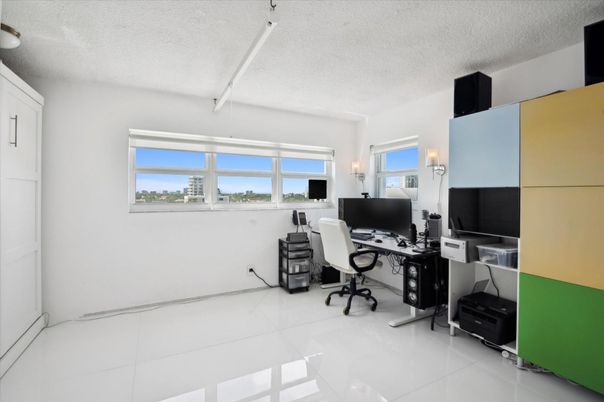 Home Office, Interior