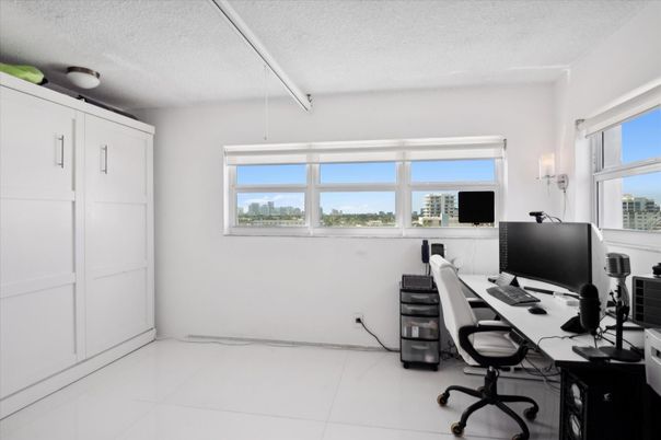 Home Office, Interior