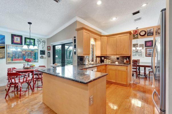 Chandelier, Dining room, Interior, Kitchen, Pendant Lights, Recessed Lighting, Wood Texture Flooring