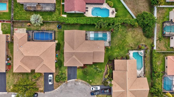 Exterior, Drone