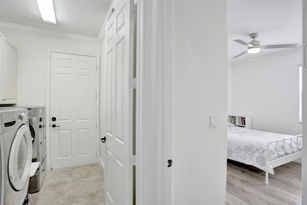 Bedroom, Interior, Washer, Wood Texture Flooring