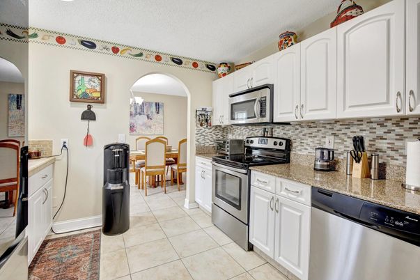 Dining room, Interior, Kitchen, Stainless Steel Appliances