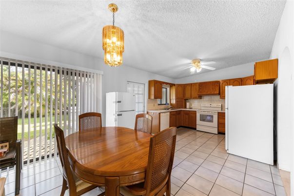 Chandelier, Dining room, Interior, Kitchen