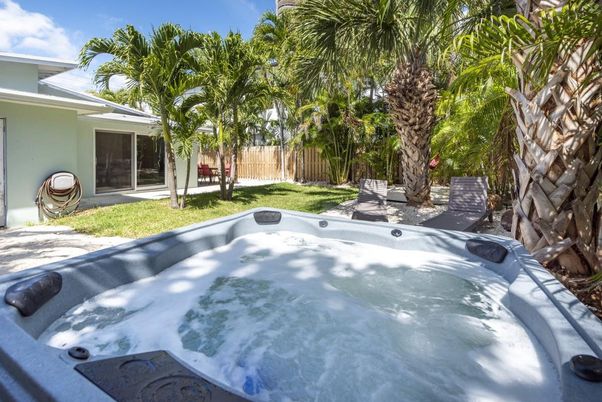Exterior, Hot Tub
