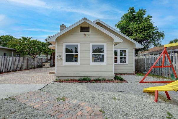 Backyard, Exterior, Playground