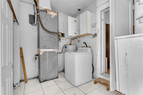 Interior, Washer