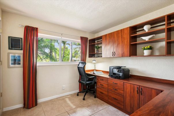 Home Office, Interior