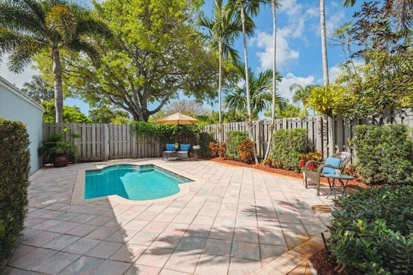 Exterior, Pool
